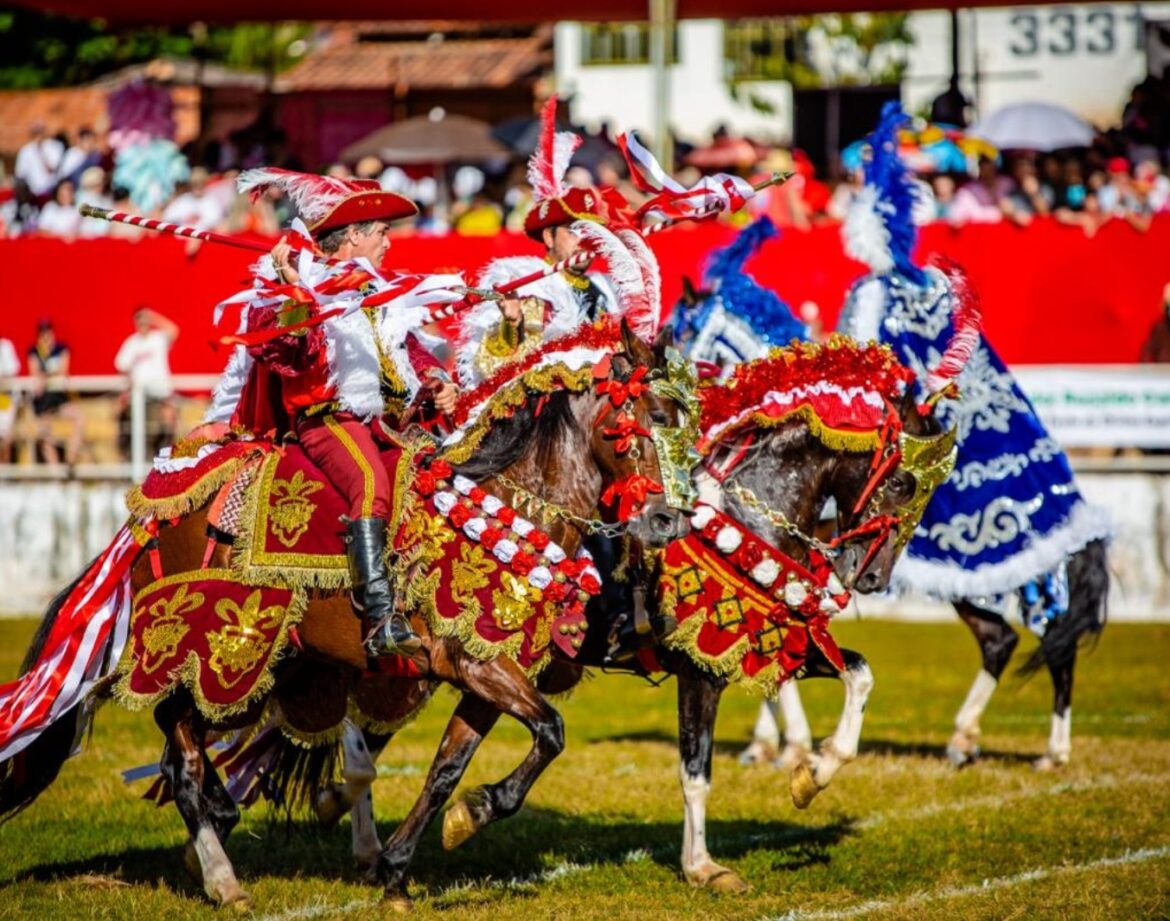 Cavalhadas Pirenópolis: A Magia e a Tradição da Festa do Divino